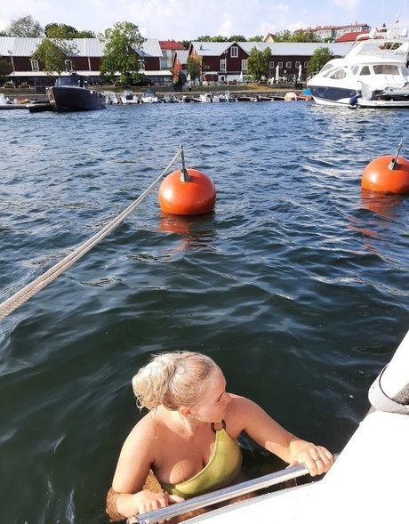 Emilia Linden modèle hd img