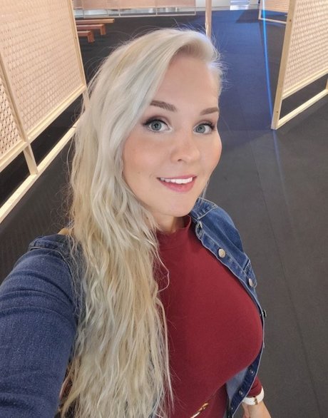 Emilia Linden actrice pornographique photos