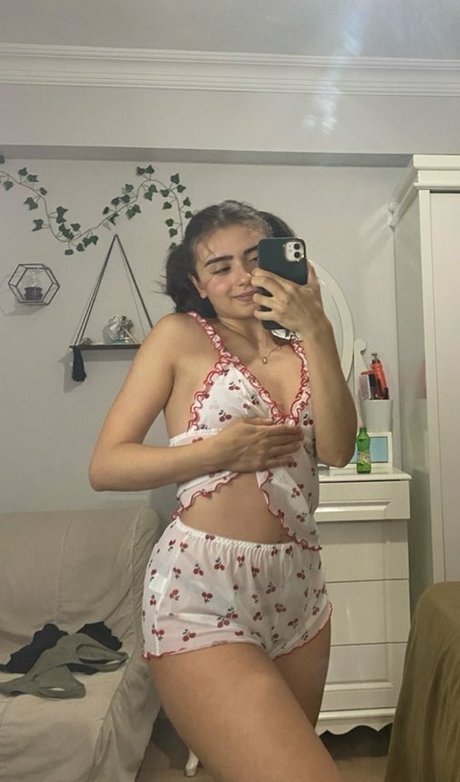 Nisa Kavak étoile magnifique archive