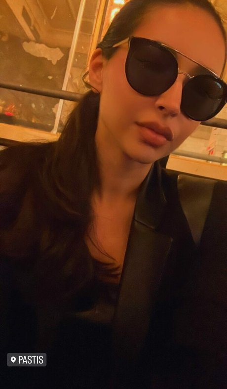 Serena Milan modèle hd photos