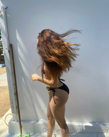 merveulusoy étoile nue photo