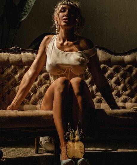 Ksusha Lioness actrice libre image