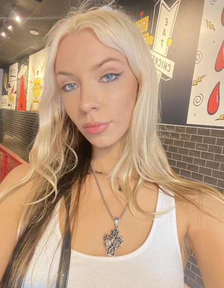 vivisvvs modèle artistique galerie