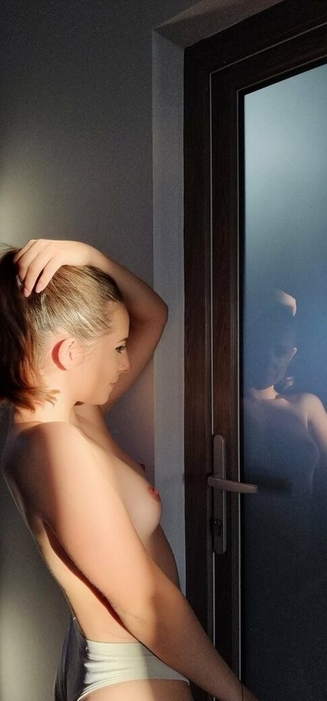 blonde aux gros seins onlyfans érotique collection