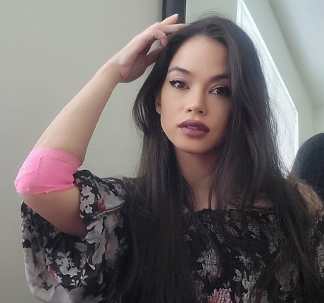 Angelina Moon modèle artistique galerie