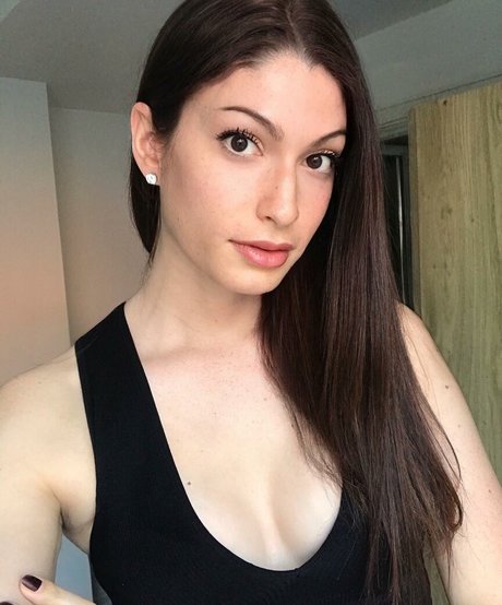 Kimberly Apasara Thomas modèle sympa images