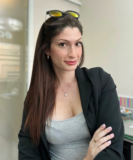 Kimberly Apasara Thomas modèle érotique des photos