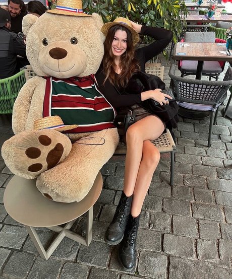 Kimberly Apasara Thomas modèle magnifique photos