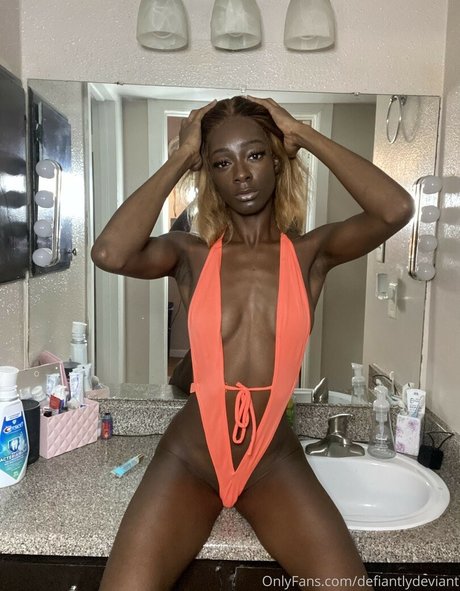 defiantlydeviant modèles nus galerie