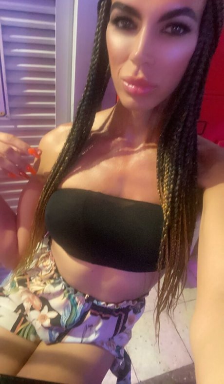 Jazmin Jagger mannequin collection