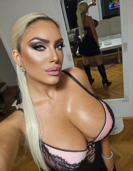 Tea Stosevska actrice pornographique galerie