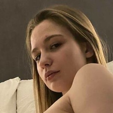 annacherry1 modèle adulte photo