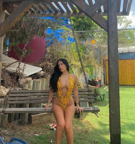 Noy Peer jolie actrice archive