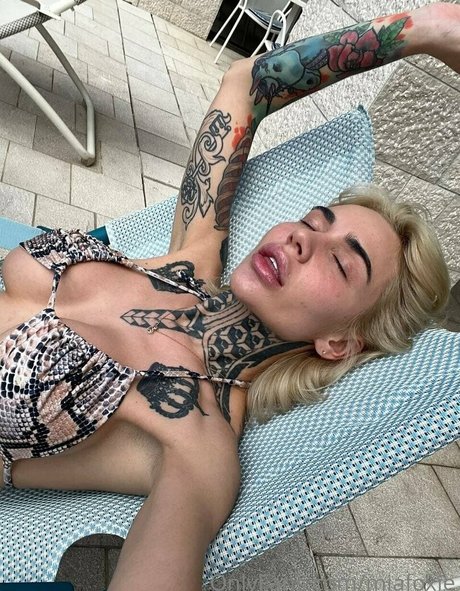 mia foxybae étoile nue image