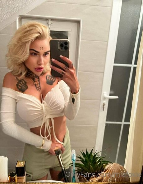 mia foxybae modèle sympa image