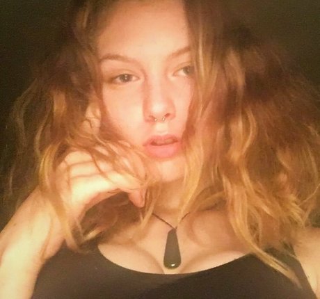 visage blond uniquementfans adulte chaud collection