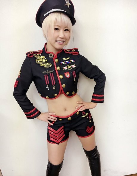 Miume étoile nue photo