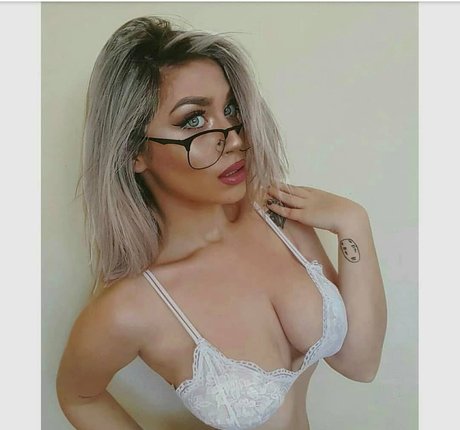 Hoshen Vera Bar actrice artistique des photos