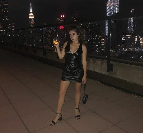 Rachel Sennott star du porno de haute qualité images