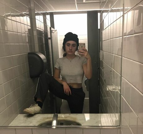 Rachel Sennott étoile gratuite collection