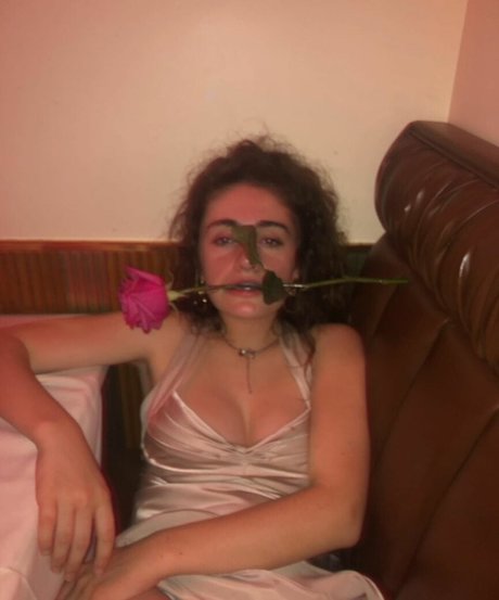 Rachel Sennott modèle gratuit photos