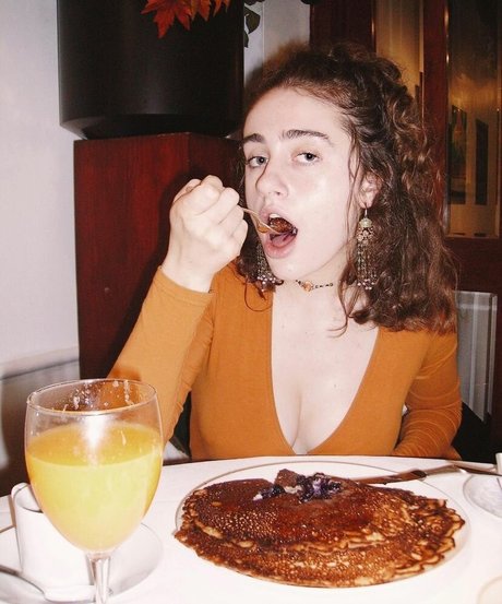 Rachel Sennott étoile sexy galeries