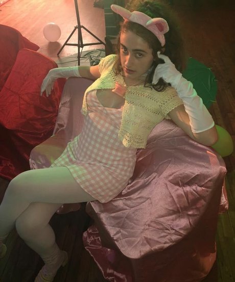 Rachel Sennott star du porno hd photo