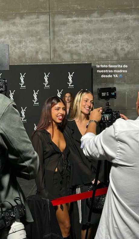 Africa Dalia OT joli modèle galeries