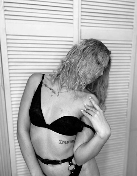 kate kk22 étoile nue img