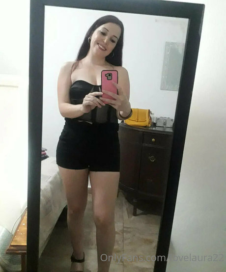 lovelaura22 actrice nue photo