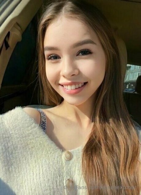 elisenextdoor actrice érotique archive