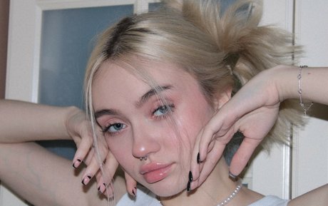 adelewilson__ actrice sexy image