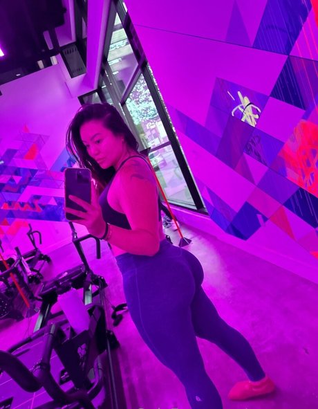 serenasu modèle sexy photo