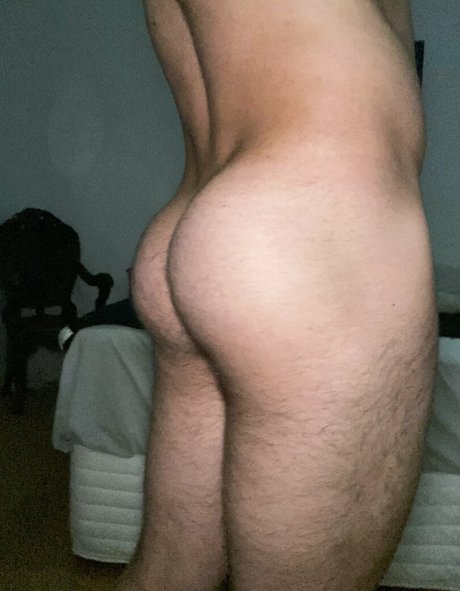 chaton courbé onlyfans assez pornographique photo