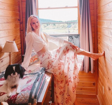 Zandi Holup actrice nue galeries