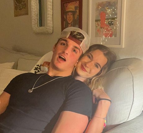 Maddie Gilmore actrice sexy image