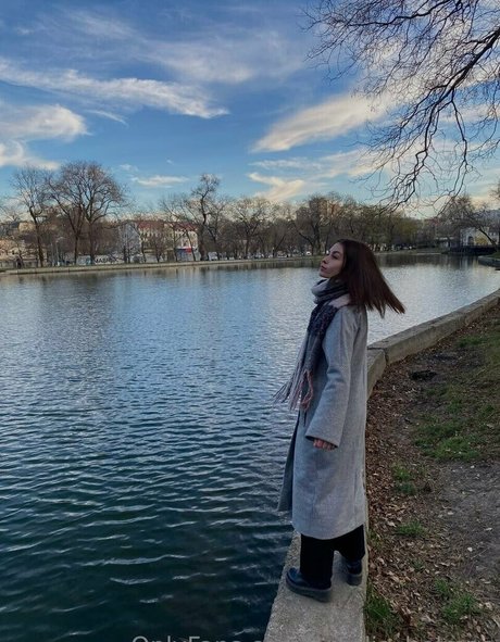 amelia holmes modèle pornographique archive