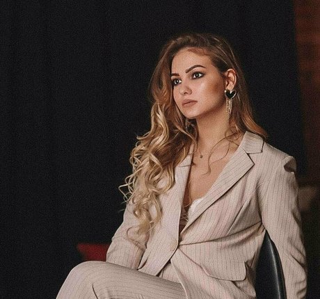 leila hottie modèle érotique collection