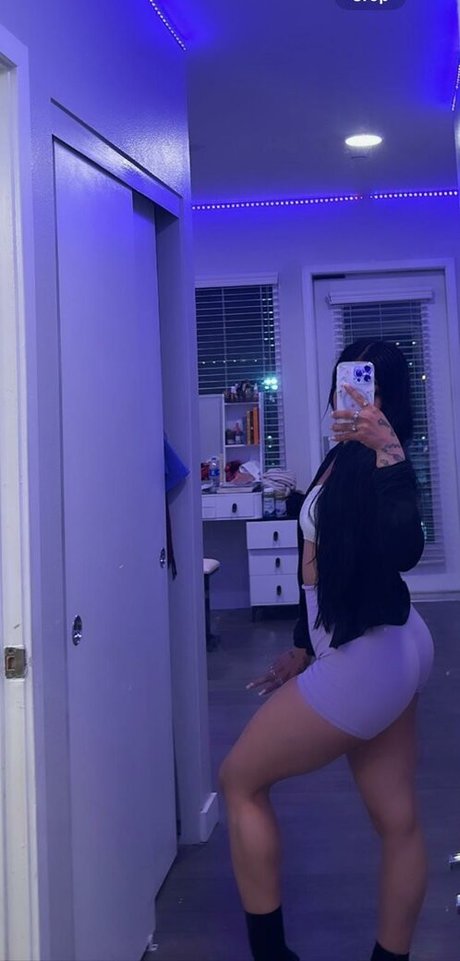 Dahlia Santiago étoile magnifique galeries