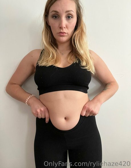 ryliehazefeedee modèle pornographique img