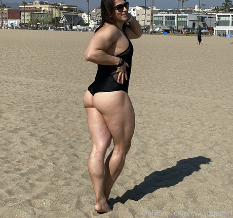 Eva The Supergirl star pornographique archive