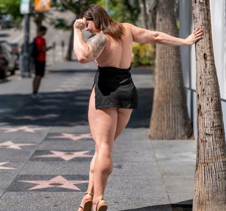 Eva The Supergirl star du porno en haute qualité galeries