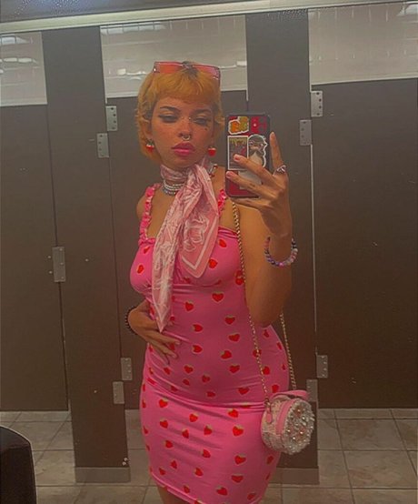 Rinnn 777 modèle érotique photos