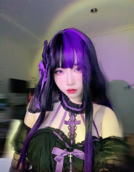 BunnieRennie modèle xxx photos