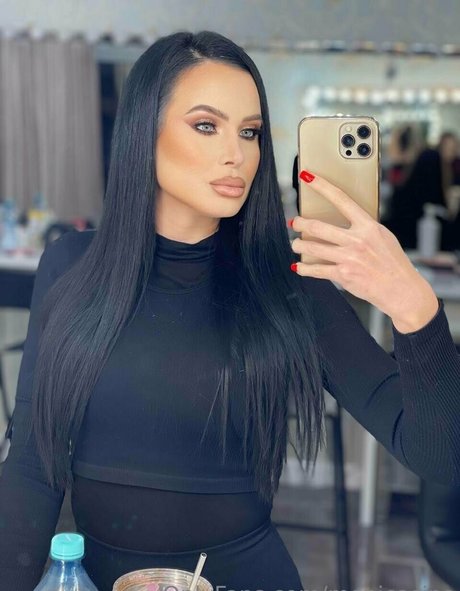 monicasins modèle xxx photo