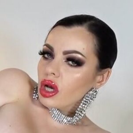 AnouschkaFemmeFatale étoile magnifique galerie