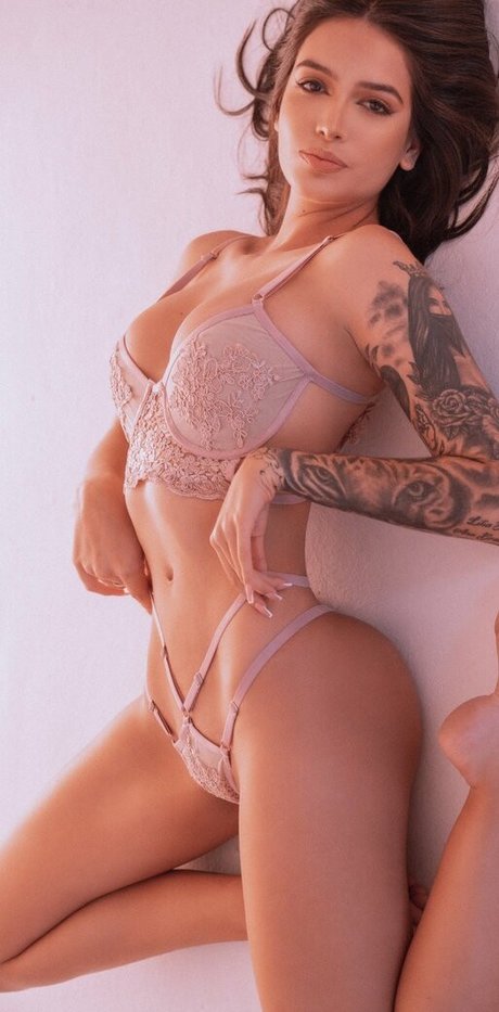 adorer onlyfans belle érotique image