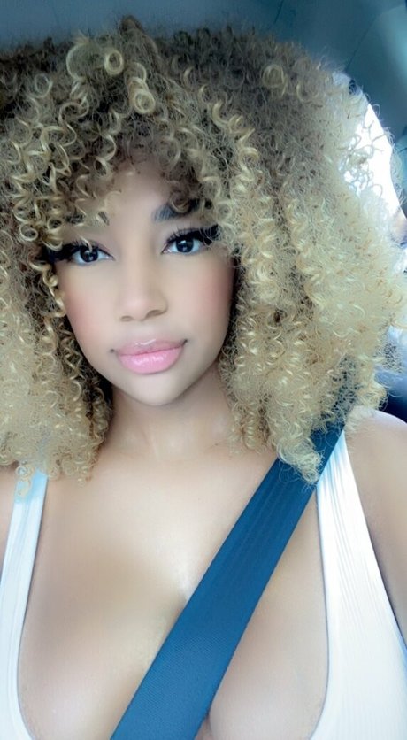 partyatari star du porno en haute qualité photo