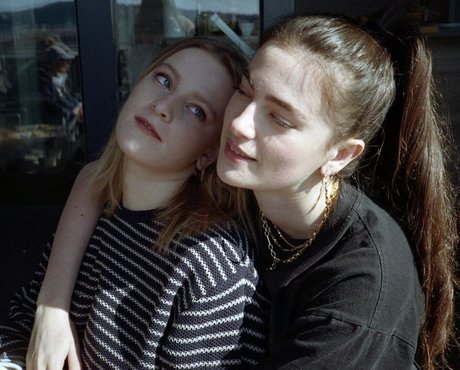 Millie Brady étoile photos