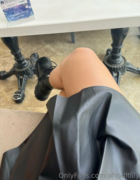 afroditlily modèle sympa image